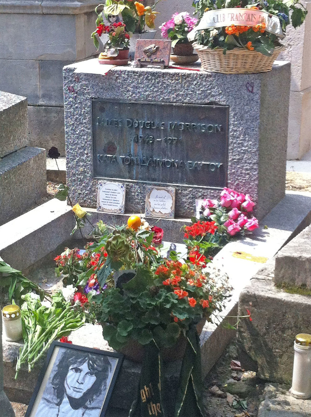 paris pere lachaise cemetery jim morrison tombstone | Paris Neighborhoods Explained