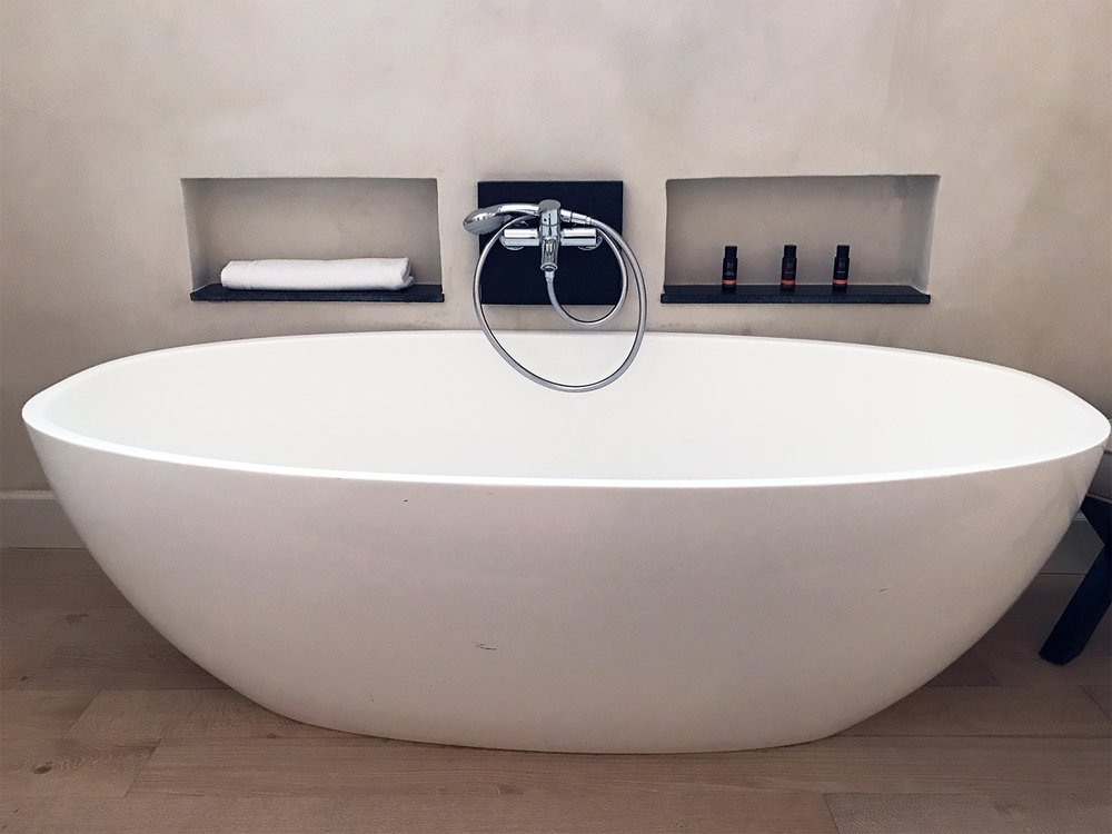 Corral del Rey hotel Seville Spain bathtub.jpg