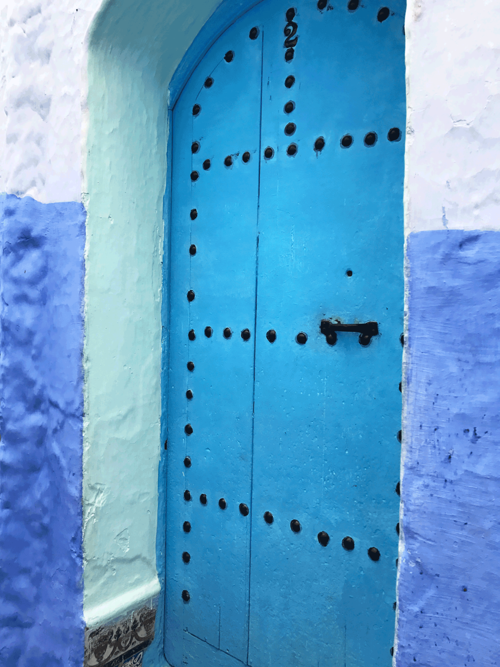 Chefchaouen-Morocco-image-blue-door-close-up.png