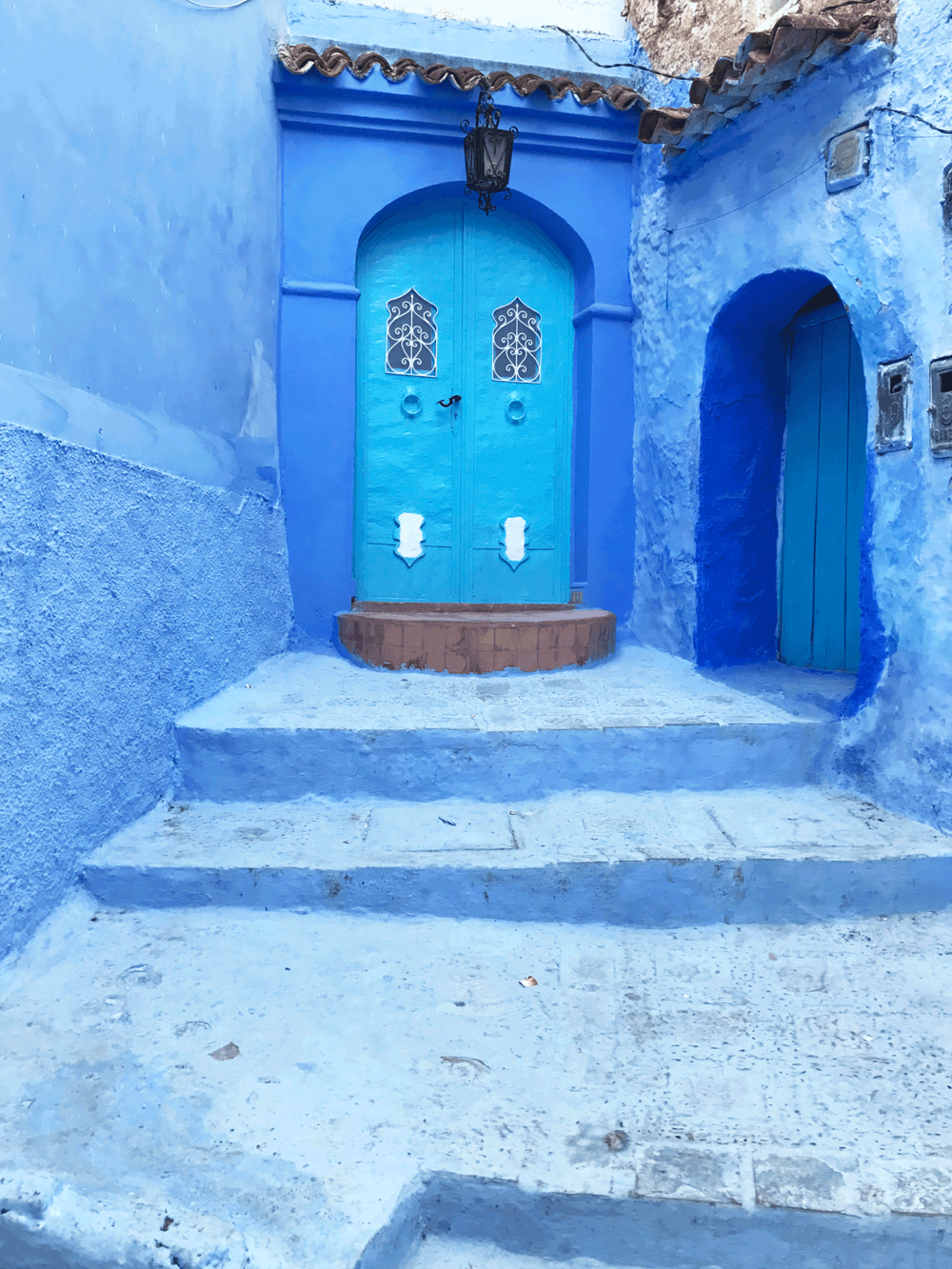 Chefchaouen-Morocco-image-blue-door-home2.png