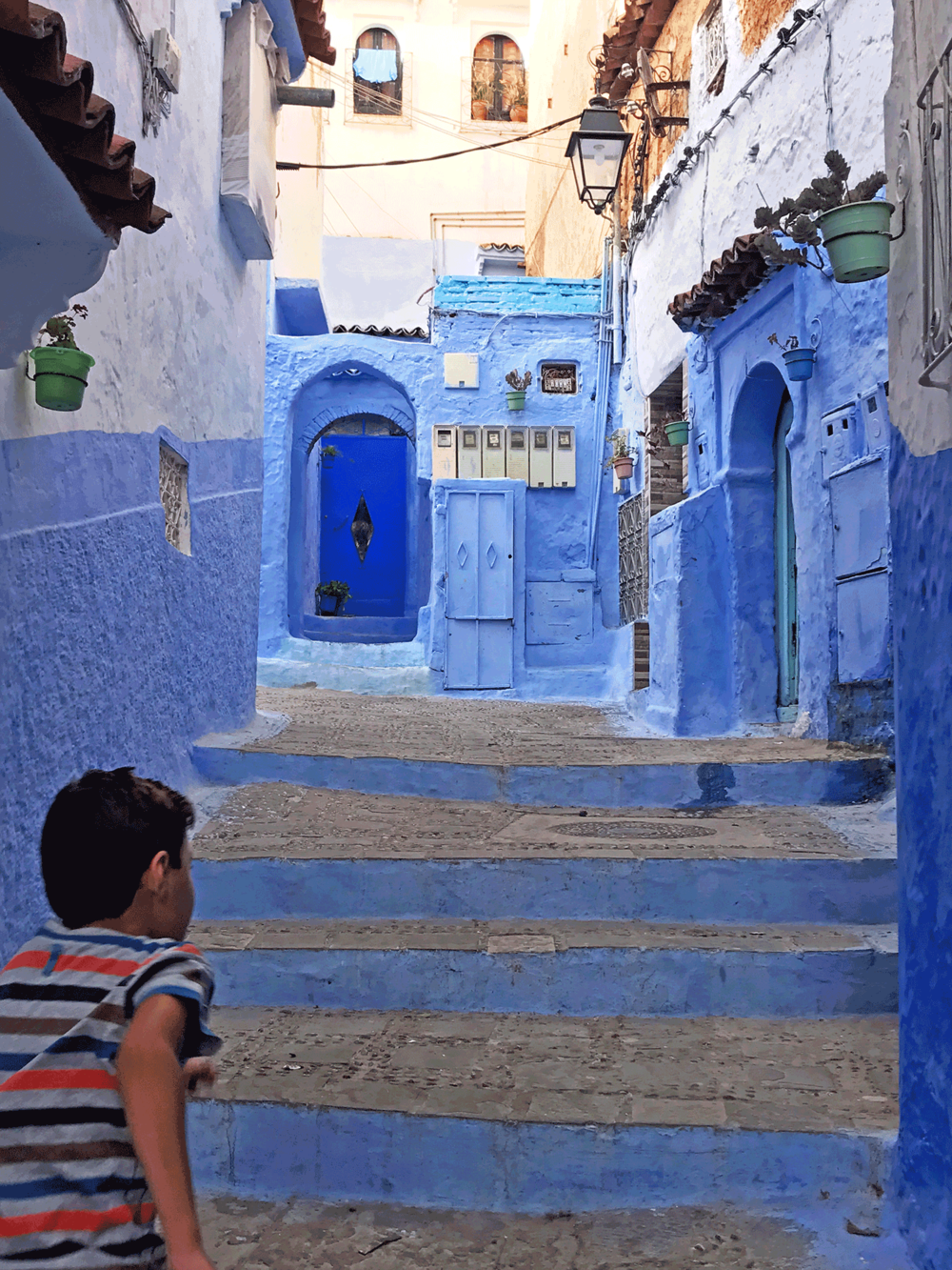 Chefchaouen-Morocco-image-blue-alley-boy-running.png