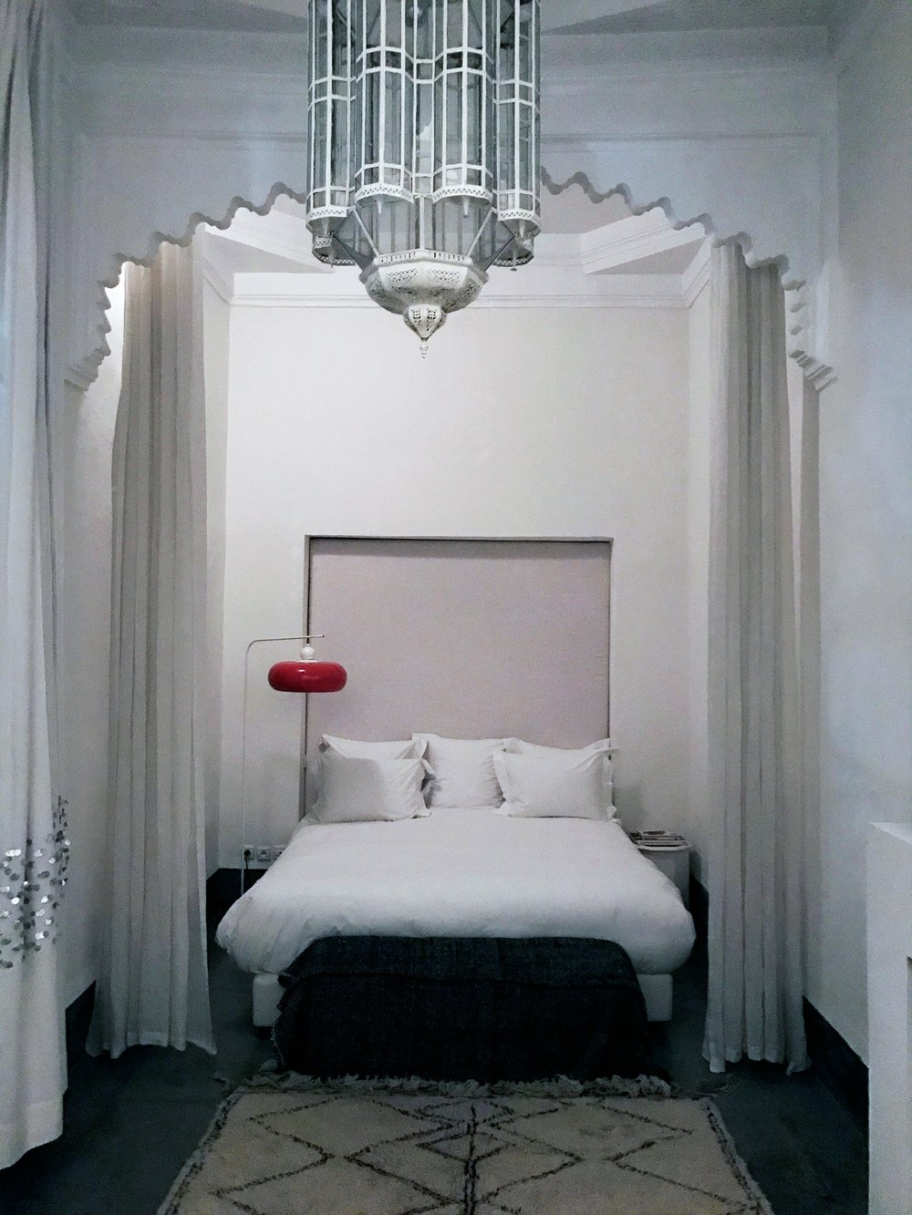 Marrakesh-Riad-Be-Mena-guest-room-bed.jpg
