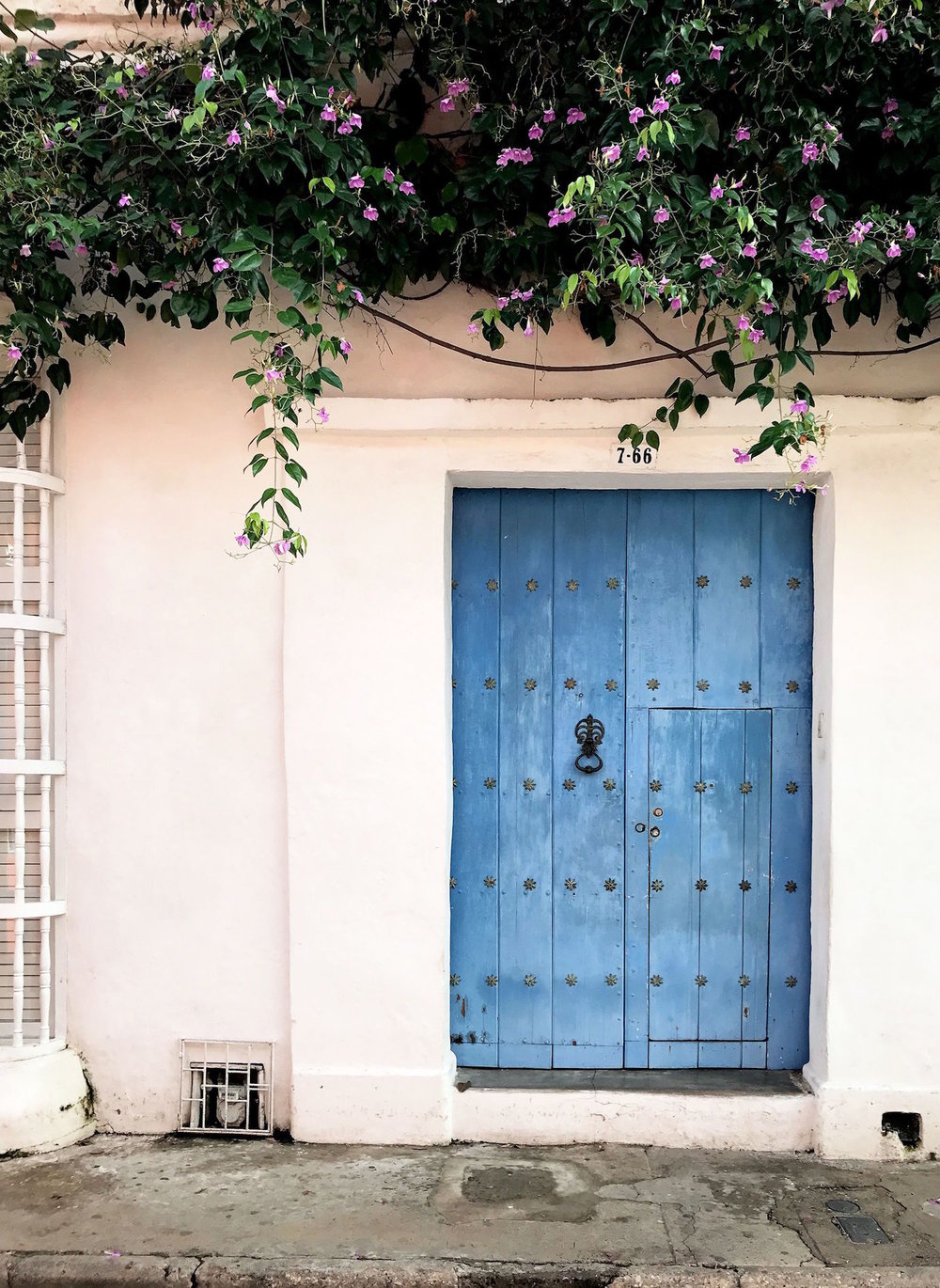 blue door and door knocker in Cartagena, Colombia | pictures of Cartagena, Colombia